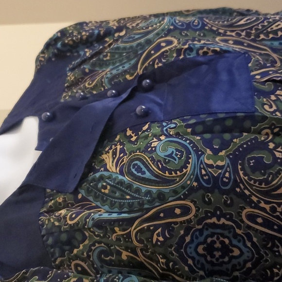 Banana Republic 100% Silk Paisley Blouse size large - Picture 2 of 5